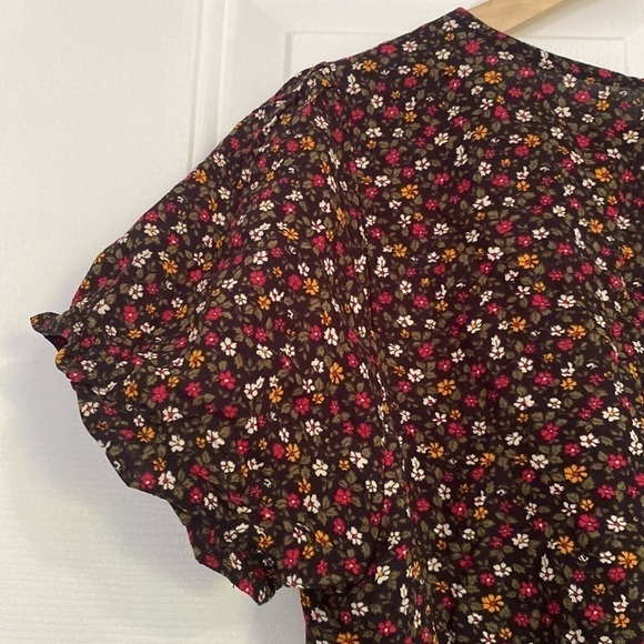 NWT Aeropostale floral cut out crop top with puff sleeves. - Picture 9 of 16